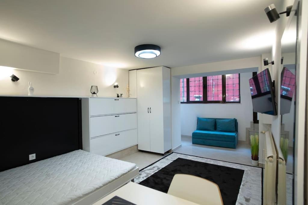 With Courtyard Just Steps Away Vitosha Str Sofia