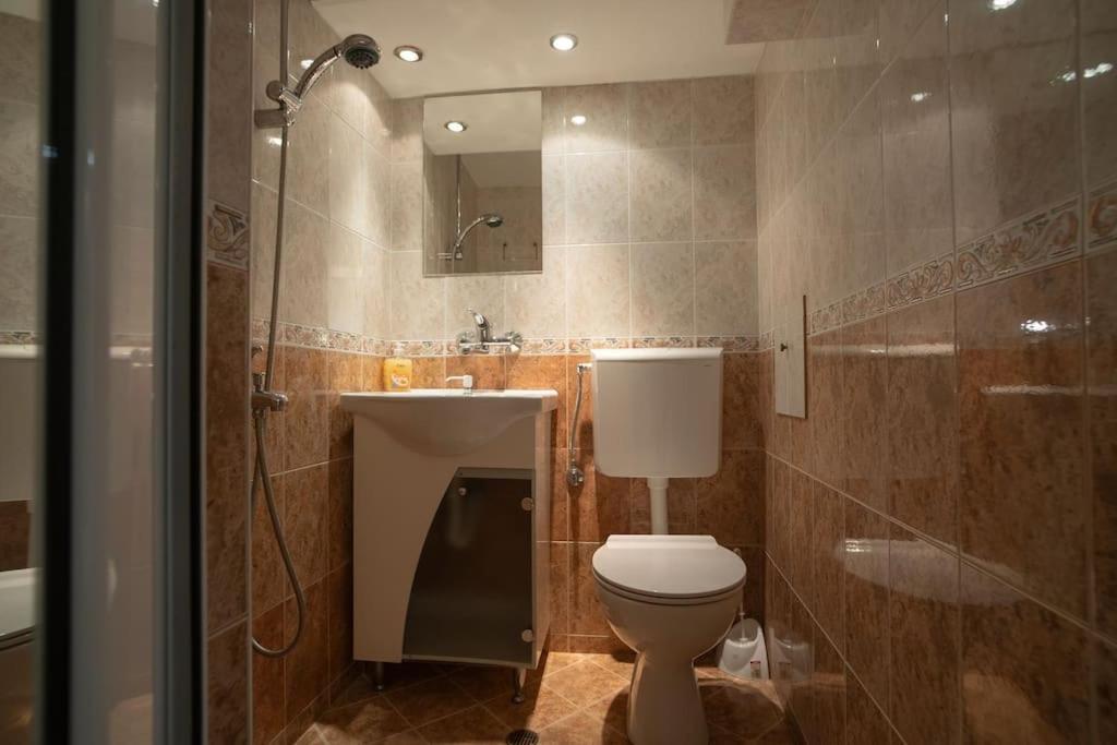 With Courtyard Just Steps Away Vitosha Str Appartamento *